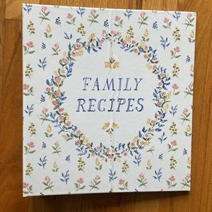 NWOT Illustrated Co Family Recipe Binder Floral